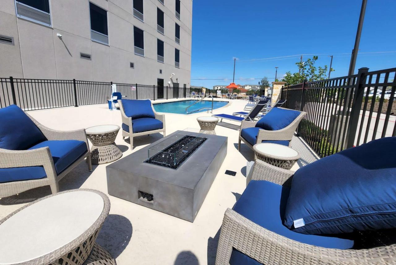 Hawthorn Extended Stay By Wyndham Флюгервил Екстериор снимка